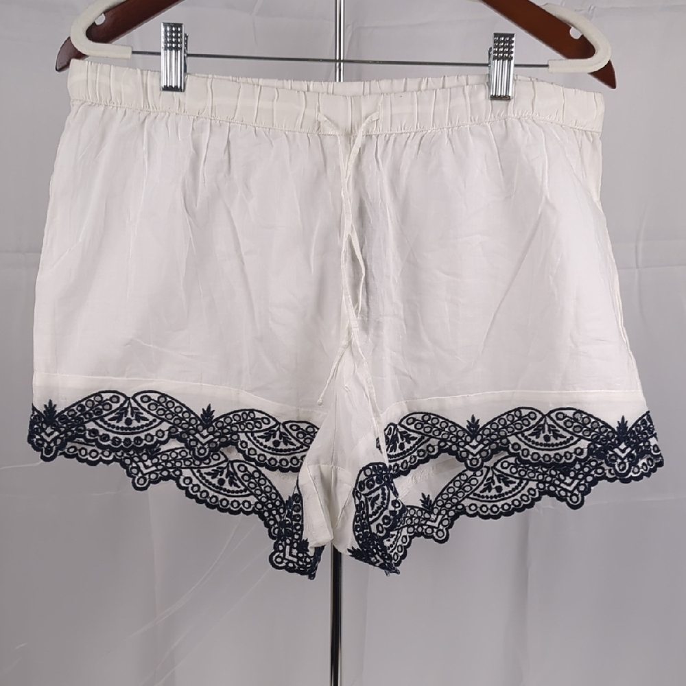 VENUS High Waist White Shorts with Black Lace